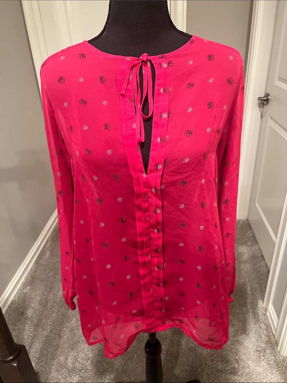 🎯 2/$5 Mudd Bright Pink Tie-Neck Button-Front Tunic